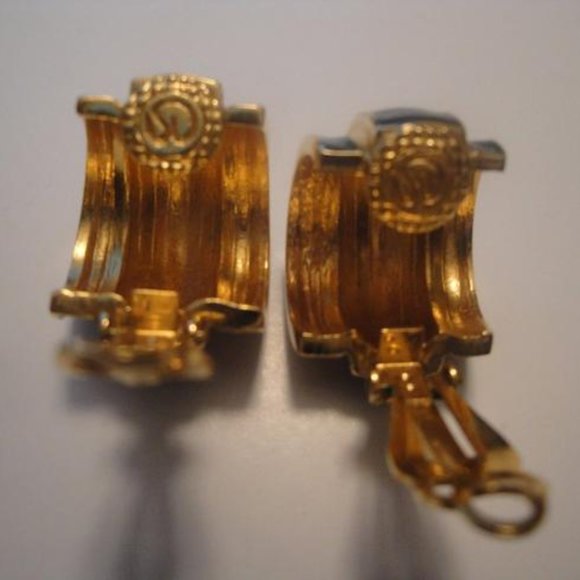 St. John Gold Vtg Tone Green Enamel Hoop Clip-on Heavy Earrings - Picture 2 of 3